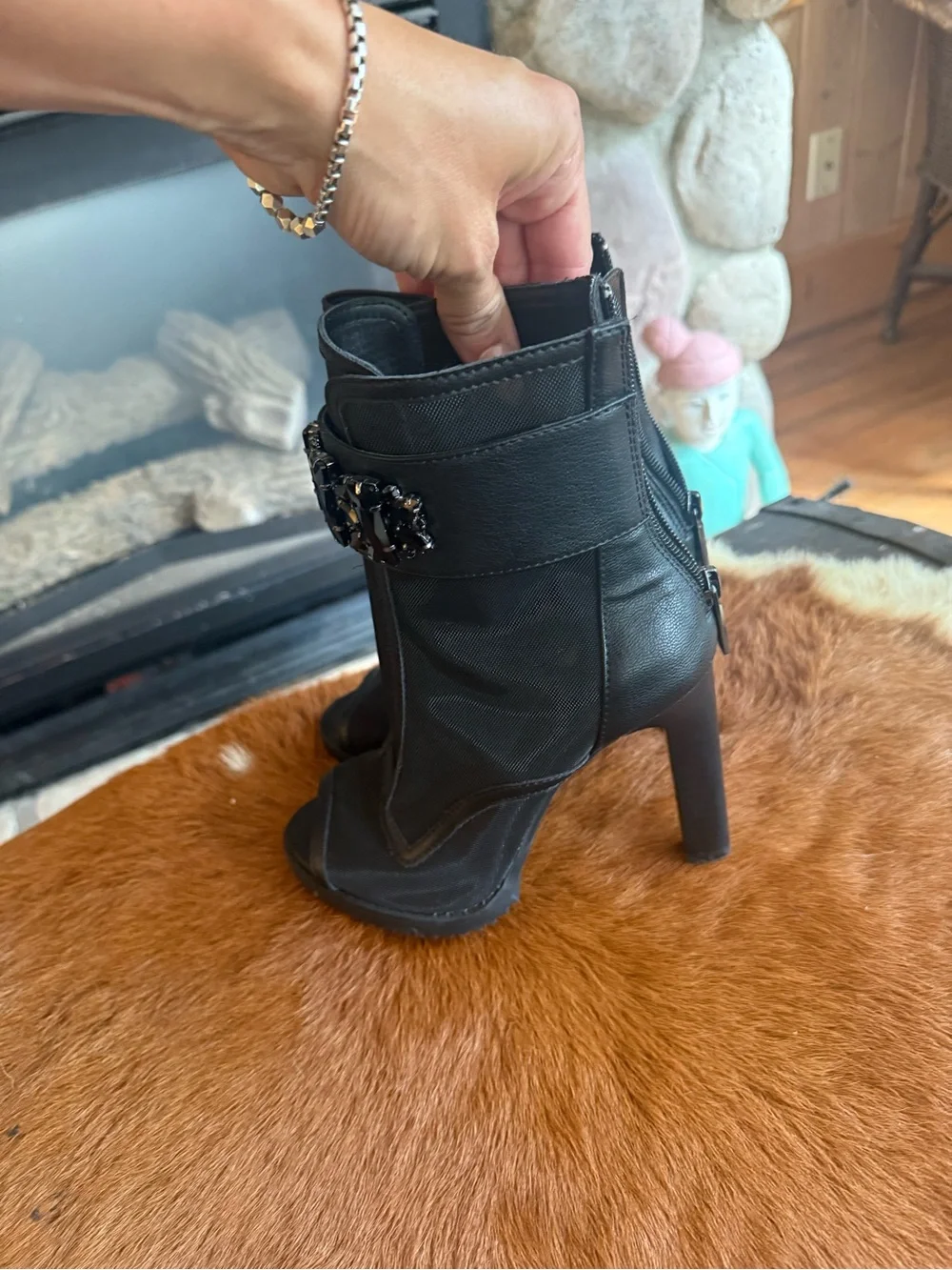 KARL LAGERFELD PARIS Blayze Peep Toe Booties Size 5.5 – New Never Worn